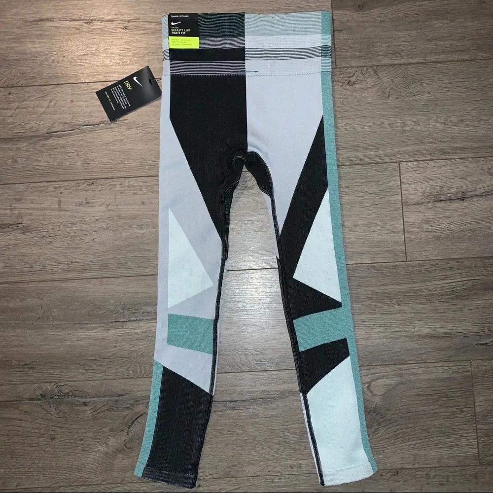 Nike Sculpt Lux Tight Fit Leggings - Picture 6 of 9